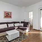 Apartment Family-friendly With Swimming Pool - 23595 Pula