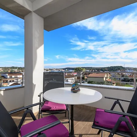 Family-friendly With Swimming Pool - 23595 Apartamento Pula