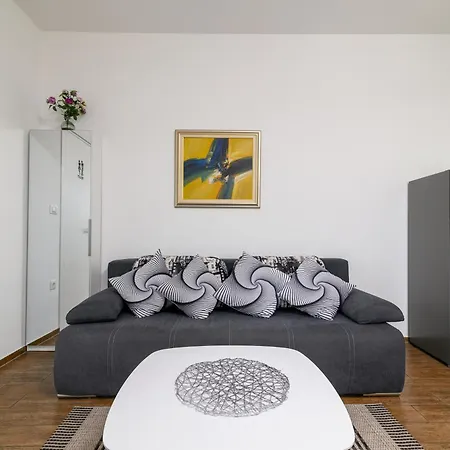 Family-friendly With Swimming Pool - 23595 Apartamento