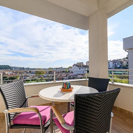 Family-friendly With Swimming Pool - 23595 Apartment