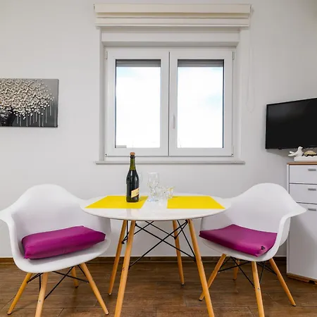 Apartamento Family-friendly With Swimming Pool - 23595 *