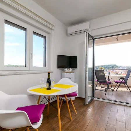 Apartamento Family-friendly With Swimming Pool - 23595