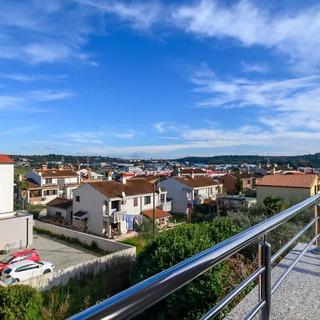 Family-friendly With Swimming Pool - 23595 Apartamento Pula