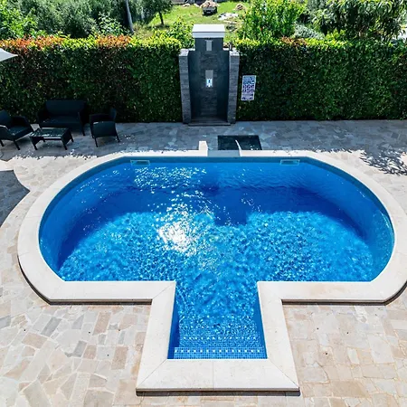 Apartamento Family-friendly With Swimming Pool - 23595 Pula