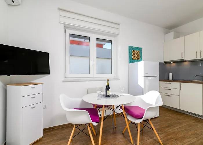 Διαμέρισμα Family-friendly With Swimming Pool - 23595
