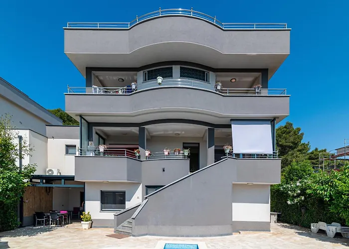 Family-friendly With Swimming Pool - 23595