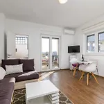 Apartamento Family-friendly With Swimming Pool - 23595 *