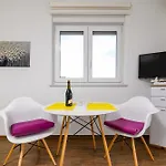 Apartament Family-friendly With Swimming Pool - 23595 *