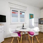 Apartamento Family-friendly With Swimming Pool - 23595