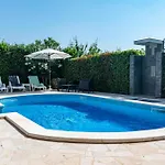 Family-friendly With Swimming Pool - 23595 Pula