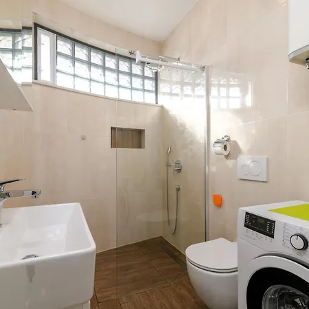 Family-friendly With Swimming Pool - 23595 풀라