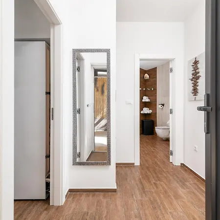 Family-friendly With Swimming Pool - 23595 Apartment *