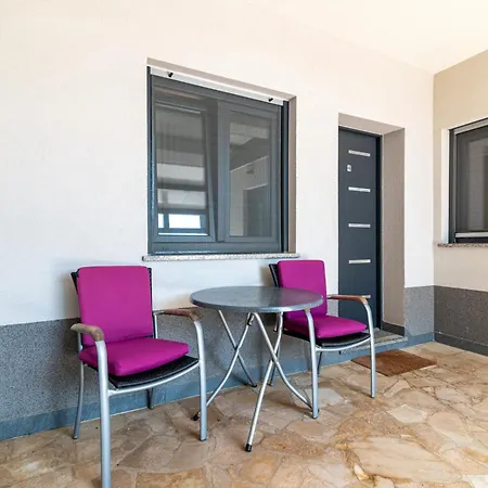 Family-friendly With Swimming Pool - 23595 Apartment