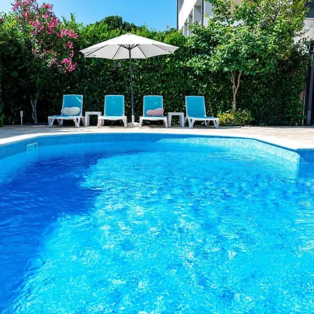 Family-friendly With Swimming Pool - 23595 Daire Pula