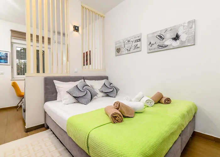 Apartment Family-friendly With Swimming Pool - 23595 Pula