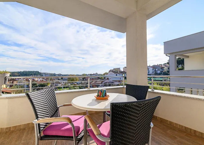 Family-friendly With Swimming Pool - 23595 Apartment