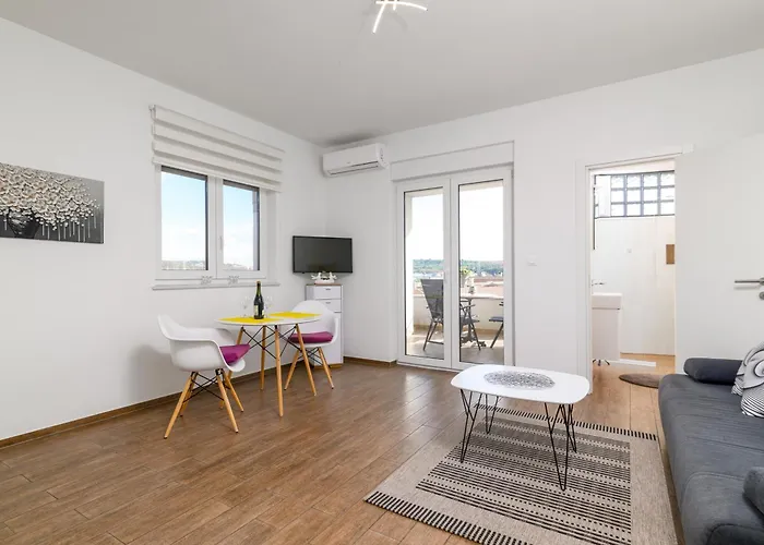Family-friendly With Swimming Pool - 23595