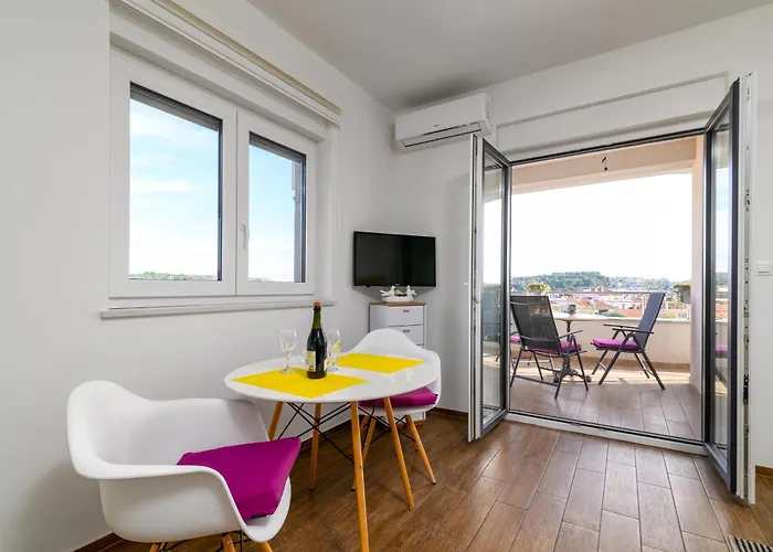 Apartment Family-friendly With Swimming Pool - 23595