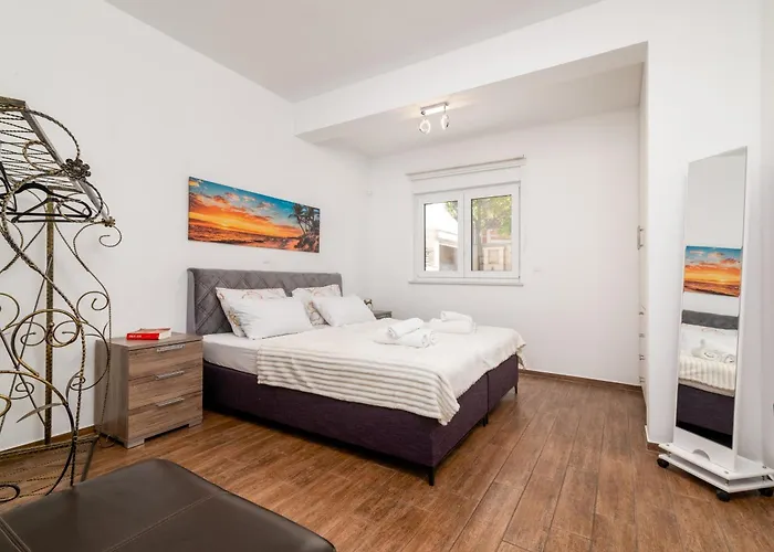Family-friendly With Swimming Pool - 23595 Apartment *