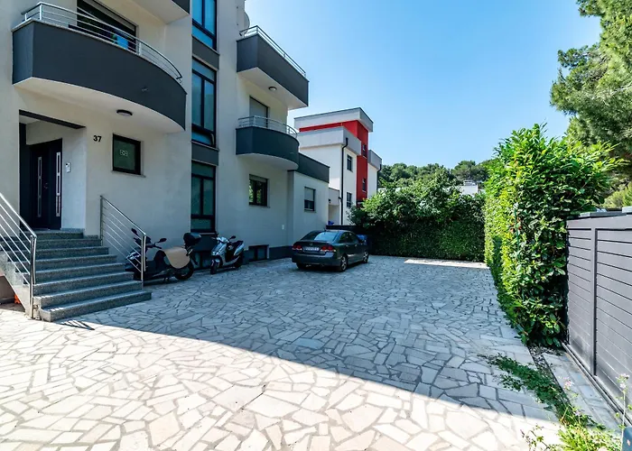 Family-friendly With Swimming Pool - 23595