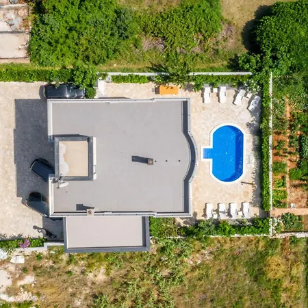 Family-friendly With Swimming Pool - 23595 *