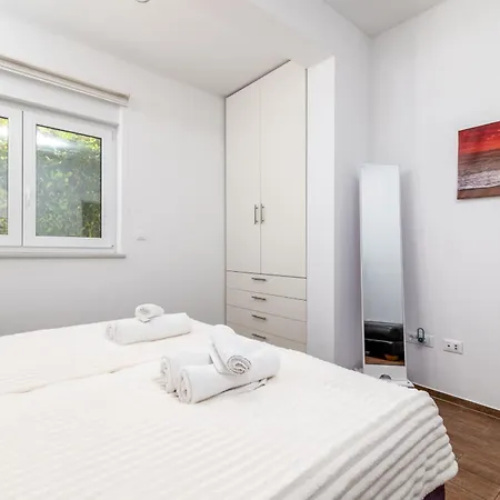 Family-friendly With Swimming Pool - 23595 פולה